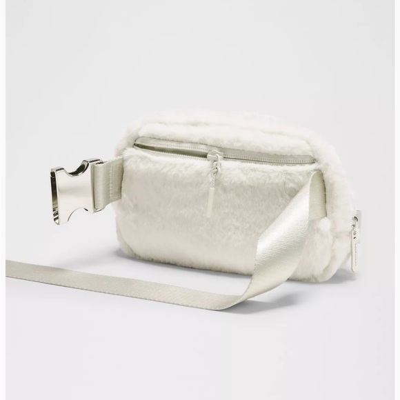 lululemon athletica White Furry Bag - Picture 5 of 6